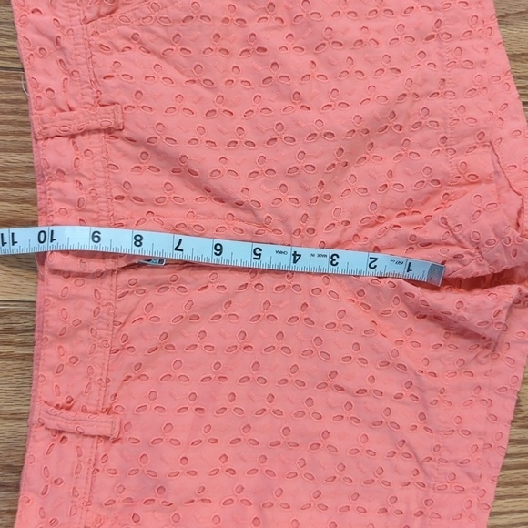 Peach eyelet shorts 3" inseam, 100% cotton, Gap City Short women's size 2 - Picture 3 of 6